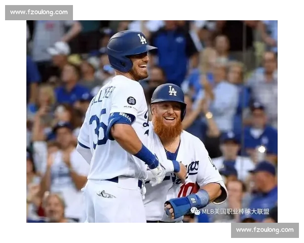 贝林杰轰三分炮 + 暖心互动！扬基 10-1 屠杀光芒，“贝爷” 点燃全场激情