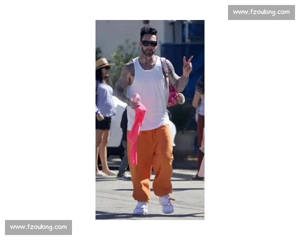 郑钦文柏林街拍:紫色网球包配 Labubu 玩偶,赛场外的个性符号 郑钦文柏林街拍:紫色网球包配 Labubu 玩偶,赛场外的个性符号