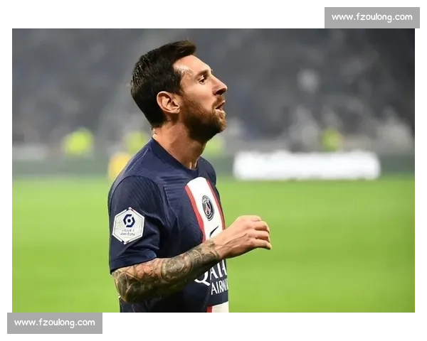 梅西挥臂维蒂尼亚引争议，赛后拥抱化解恩怨